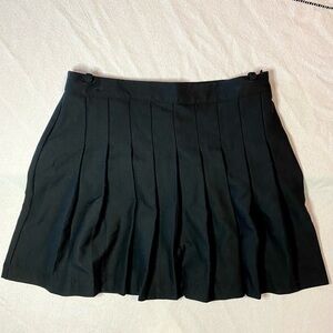 Urban Outfitters Black Pleated Mini Skirt Size Medium
